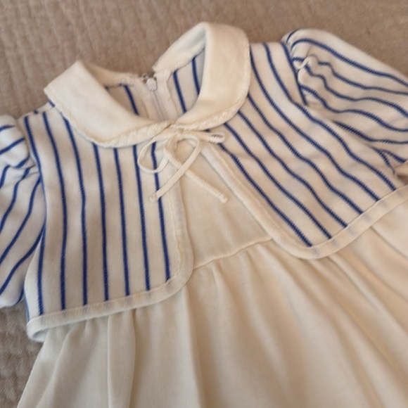 Vintage girls dress with embroidered flowers and attached jacket - Picture 5 of 8